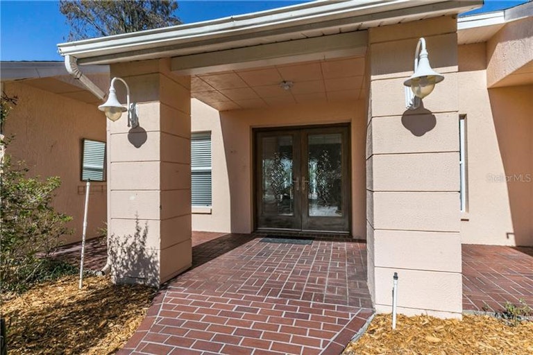 Photo 2 of 25 - 16618 Vallely Dr, Tampa, FL 33618