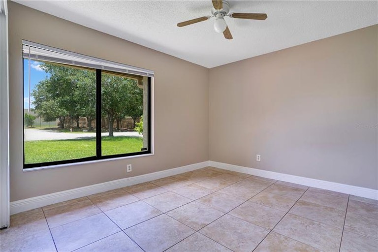 Photo 11 of 33 - 9425 Cannon Dr, Orlando, FL 32817