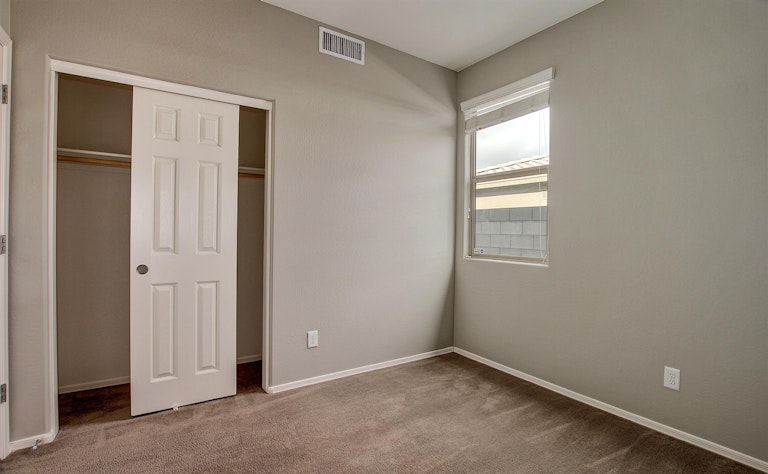 Photo 23 of 28 - 8121 S 23rd Dr, Phoenix, AZ 85041