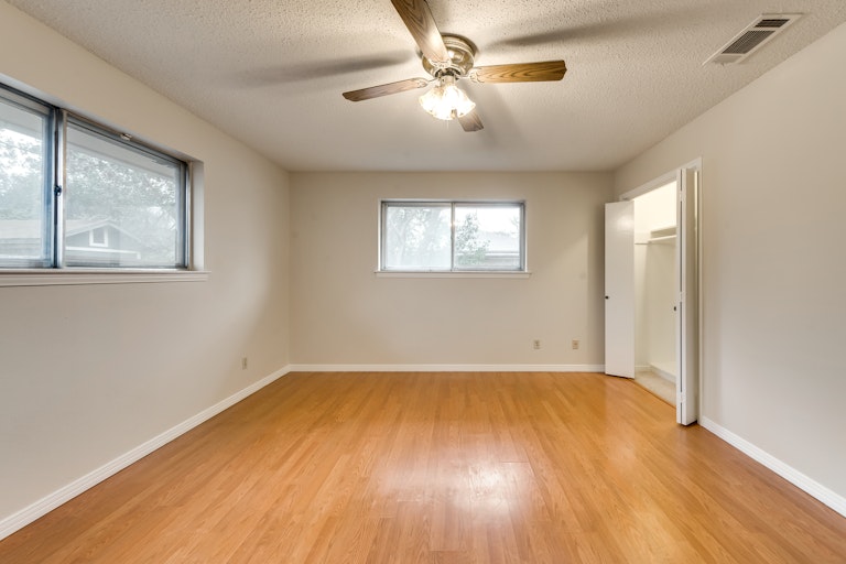 Photo 16 of 30 - 222 Shockley Ave, Desoto, TX 75115