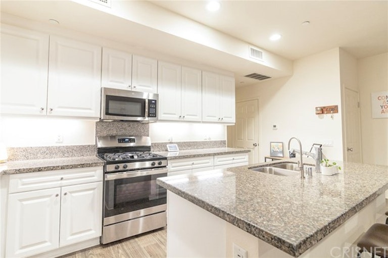 Photo 17 of 35 - 13412 N Manzanillo Ln, Sylmar, CA 91342