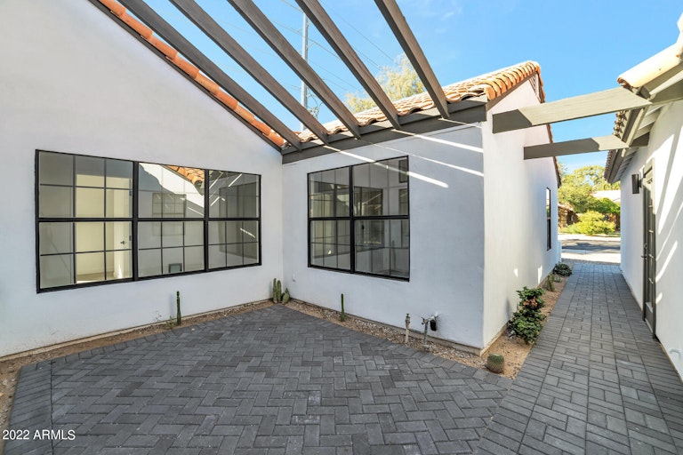 Photo 6 of 26 - 5601 E Paradise Ln, Scottsdale, AZ 85254