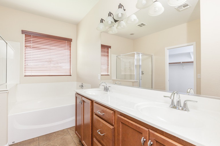 Photo 17 of 25 - 5613 W Kowalsky Ln, Phoenix, AZ 85339
