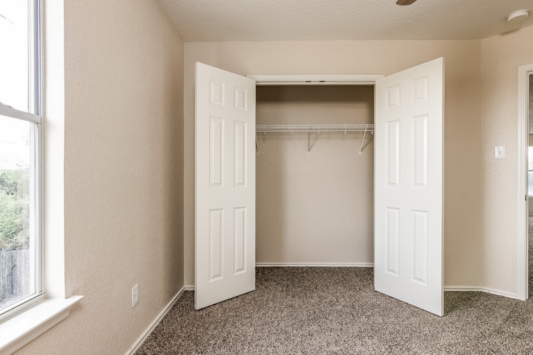 Photo 16 of 26 - 10247 Huisache Fld, Helotes, TX 78023