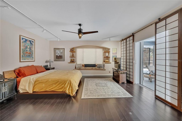 Photo 17 of 45 - 449 S Shore Dr, Osprey, FL 34229