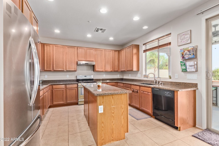 Photo 13 of 45 - 12735 W Lowden Rd, Peoria, AZ 85383
