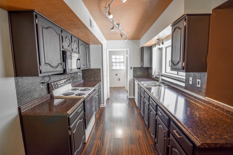 Photo 18 of 37 - 6808 Fryer St, The Colony, TX 75056