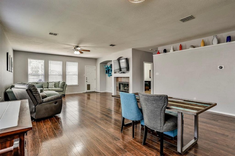 Photo 12 of 28 - 8429 Greylock Ct, Fort Worth, TX 76137