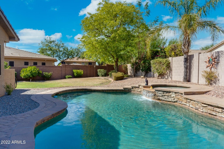 Photo 2 of 17 - 2242 W Blaylock Dr, Phoenix, AZ 85085