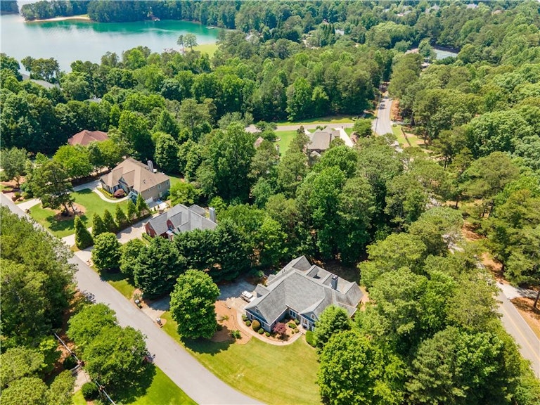Photo 2 of 80 - 6608 Sweetwater Pt, Flowery Branch, GA 30542
