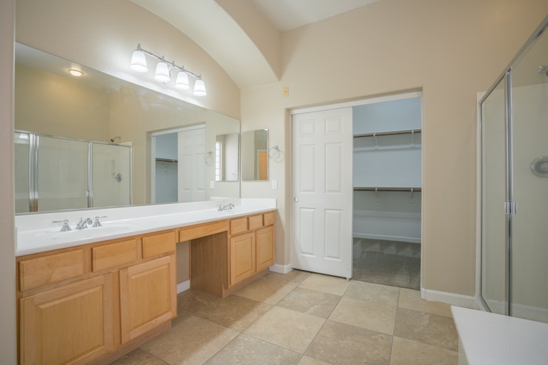 Photo 15 of 32 - 17618 W Desert Ln, Surprise, AZ 85388