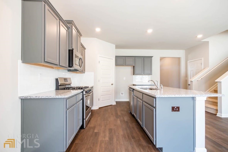 Photo 10 of 32 - 4389 Cannon Walk #8, Ellenwood, GA 30294