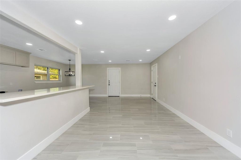 Photo 11 of 34 - 1341 Stafford Dr, Fort Worth, TX 76134