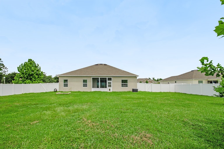 Photo 5 of 19 - 100 Blanco Dr, Deland, FL 32724