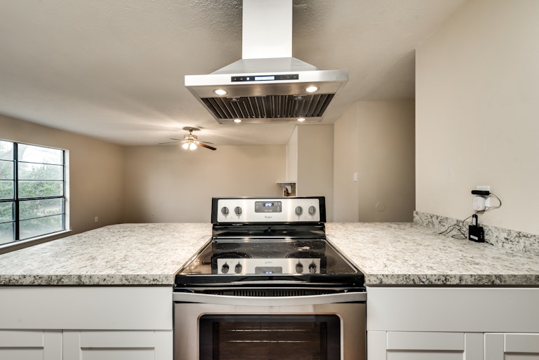 Photo 8 of 27 - 7302 Christie Ln, Dallas, TX 75249