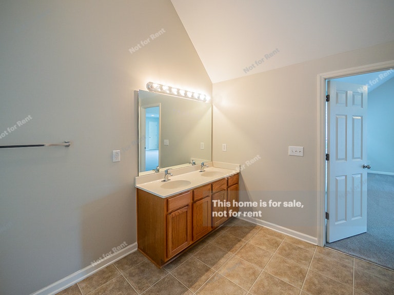 Photo 17 of 27 - 5161 Chasteal Trl, Raleigh, NC 27610