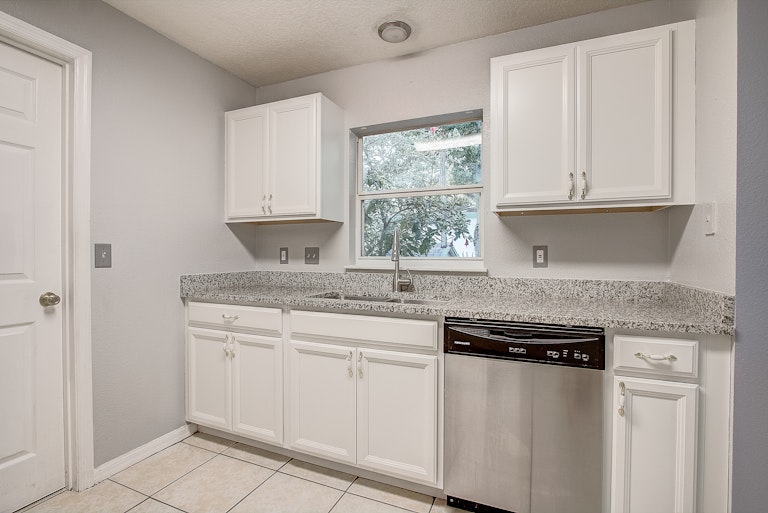 Photo 19 of 28 - 1915 2nd Dr, Sanford, FL 32771