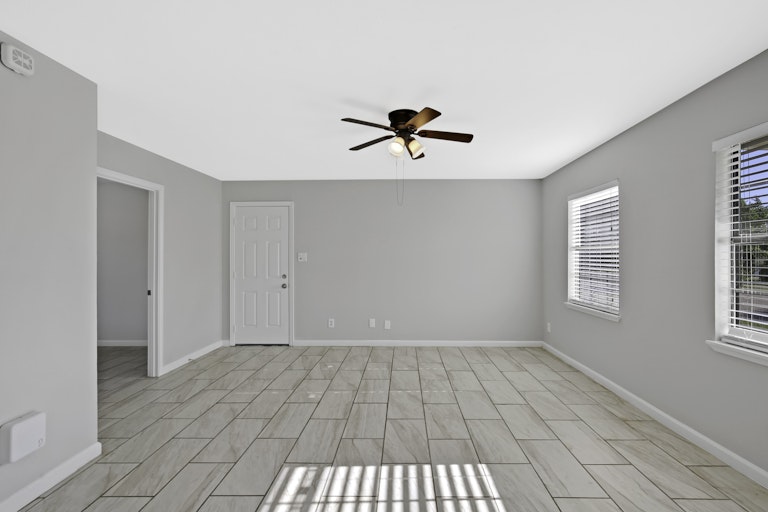 Photo 4 of 25 - 7308 Independence Dr, The Colony, TX 75056