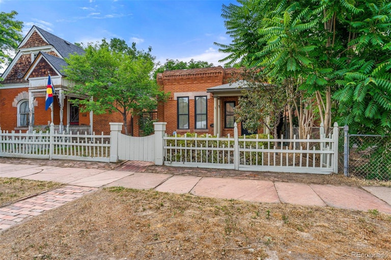 Photo 3 of 40 - 2917 Glenarm Pl, Denver, CO 80205