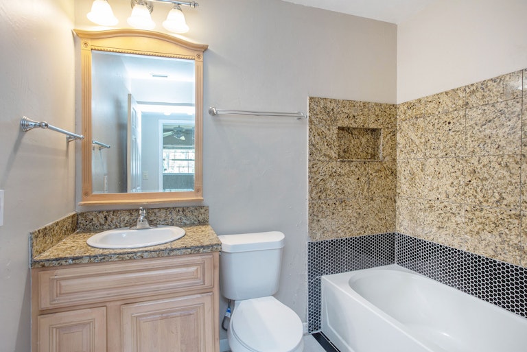 Photo 8 of 17 - 502 S Everina Cir, Brandon, FL 33510