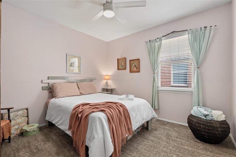 Photo 25 of 33 - 12041 Ringtail Dr, Fort Worth, TX 76244