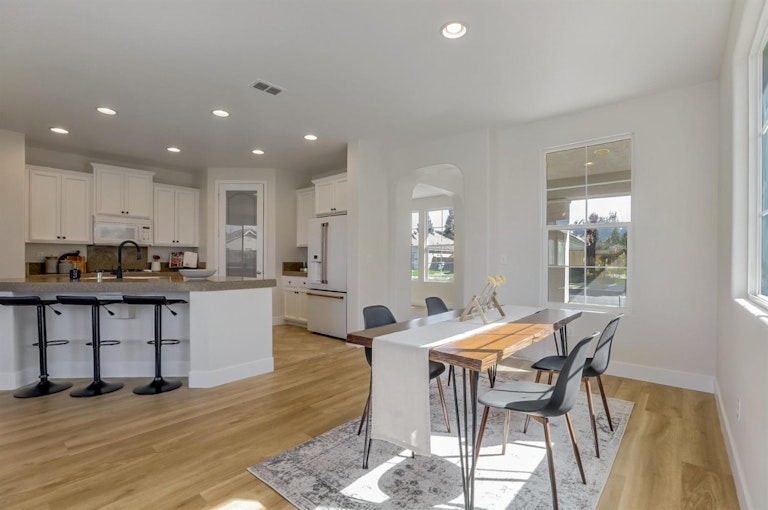Photo 12 of 39 - 1175 Bronco Dr, Plumas Lake, CA 95961