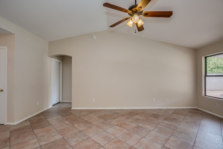 Photo 12 of 34 - 3014 W Daley Ln, Phoenix, AZ 85027