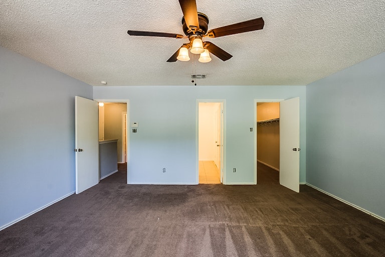 Photo 8 of 17 - 4842 Limestone Well Dr, San Antonio, TX 78247