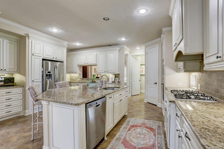 Photo 11 of 50 - 4823 Middlewood Manor Ln, Katy, TX 77494