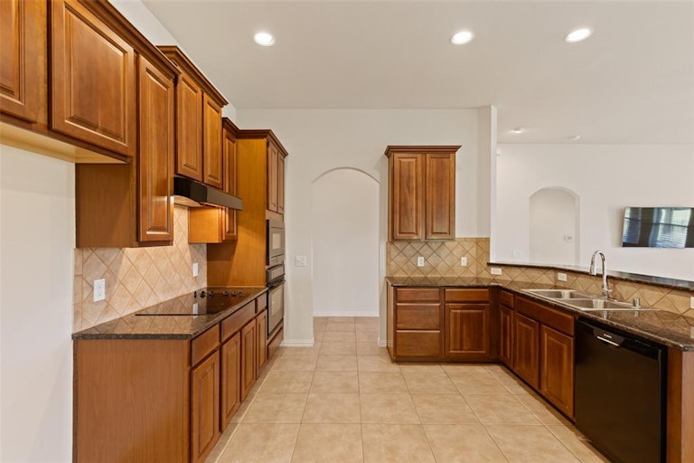 Photo 11 of 30 - 423 Black Diamond Ct, Fairview, TX 75069