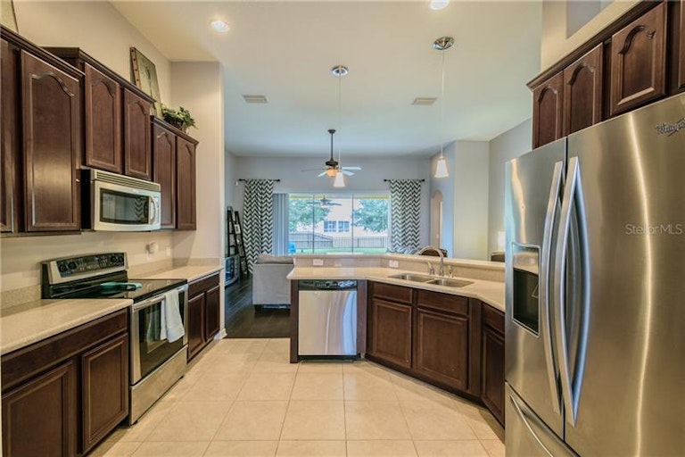 Photo 10 of 25 - 11041 Rockledge View Dr, Riverview, FL 33579