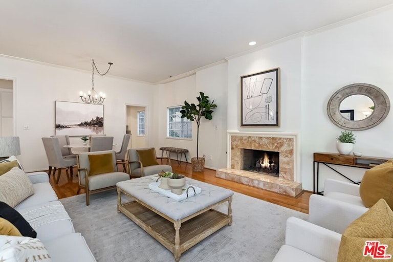 Photo 5 of 25 - 10960 Wellworth Ave #102, Los Angeles, CA 90024