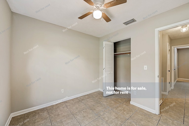 Photo 33 of 38 - 6382 Johnnie Cir W, Jacksonville, FL 32244