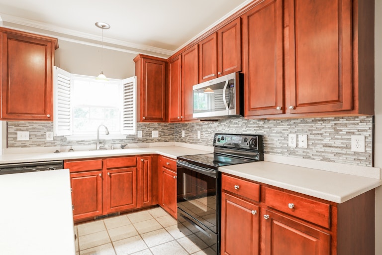 Photo 2 of 25 - 8201 Coosa Ct, Raleigh, NC 27616