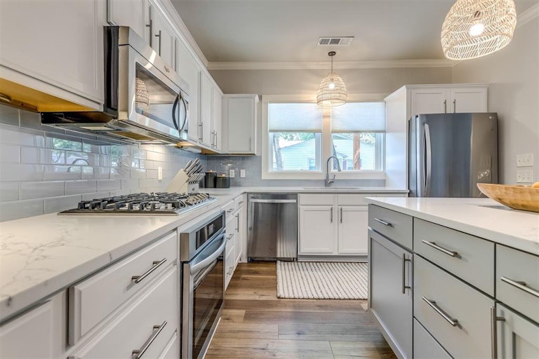Photo 14 of 38 - 405 N Bradley St, McKinney, TX 75069