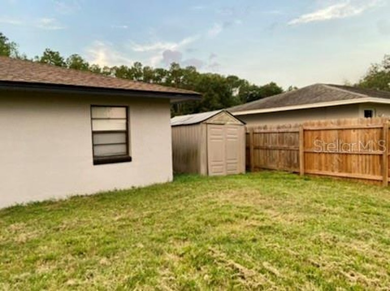 Photo 9 of 18 - 533 Fox Lake Dr, Lakeland, FL 33809