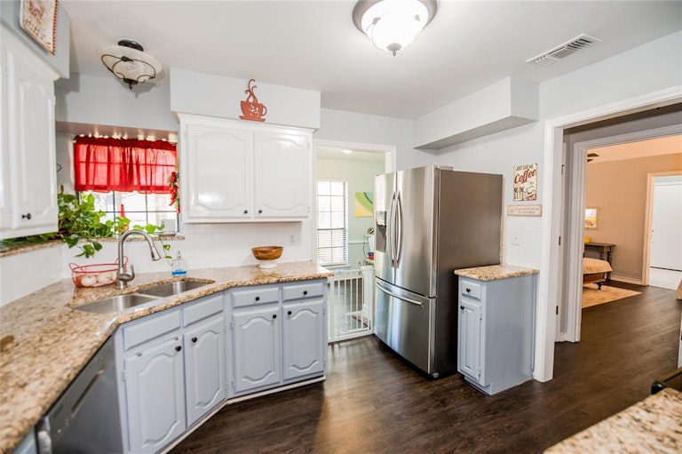 Photo 11 of 31 - 218 Pueblo Dr, Waxahachie, TX 75165