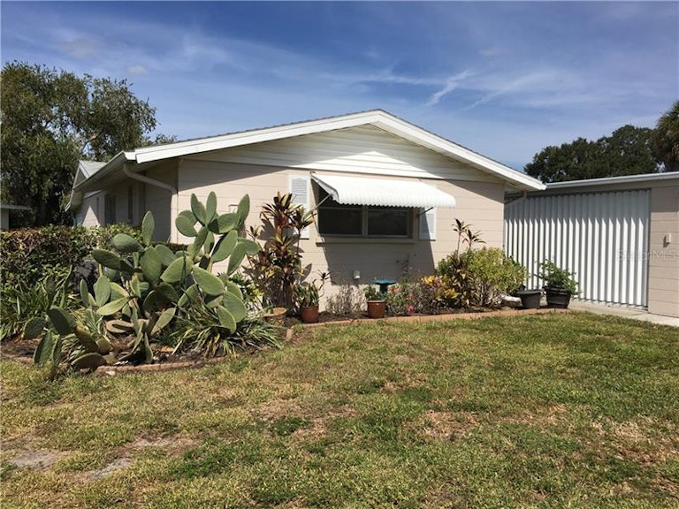 Photo 3 of 22 - 2312 Terry Ln, Sarasota, FL 34231