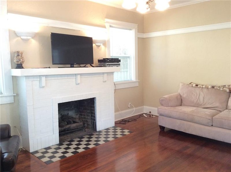 Photo 4 of 18 - 3535 Jacinto Ct, Sarasota, FL 34239