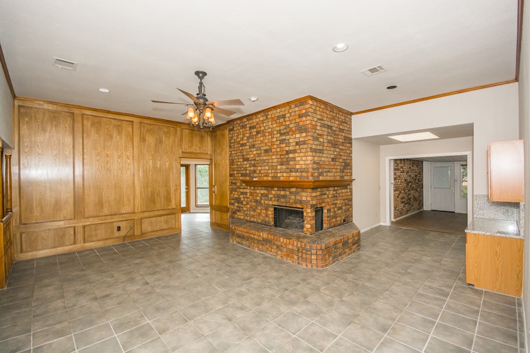 Photo 3 of 30 - 3813 Bond St, Rowlett, TX 75088