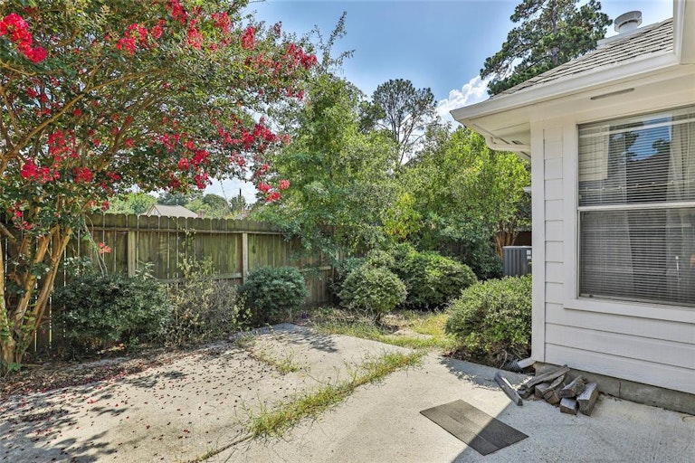 Photo 5 of 30 - 20023 Atasca Villas Dr, Humble, TX 77346