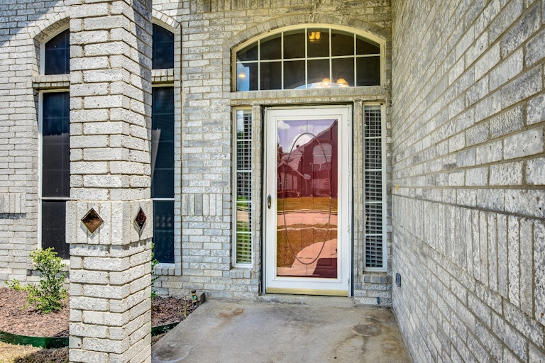 Photo 7 of 29 - 1677 Shannon Dr, Lewisville, TX 75077