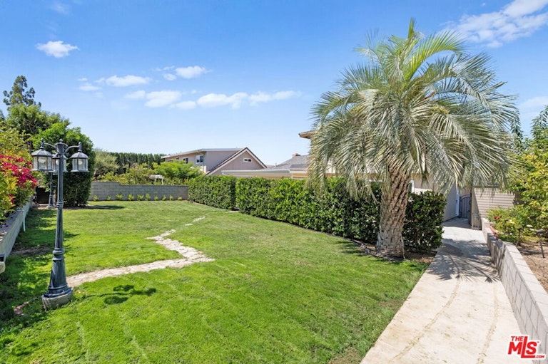 Photo 33 of 48 - 11246 Yolanda Ave, Porter Ranch, CA 91326