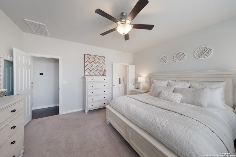 Photo 15 of 26 - 5503 Burr Blf, San Antonio, TX 78266