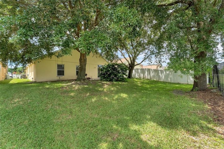 Photo 31 of 49 - 6609 Cherry Grove Cir, Orlando, FL 32809