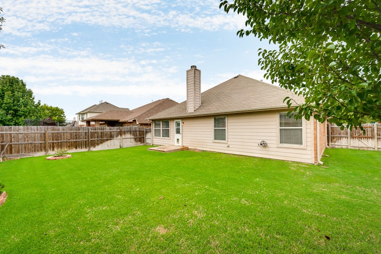 Photo 26 of 26 - 5524 Lawnsberry Dr, Fort Worth, TX 76137