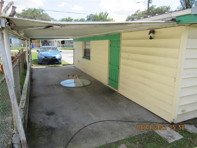 Photo 2 of 21 - 1307 Mayflower Dr, Lakeland, FL 33810