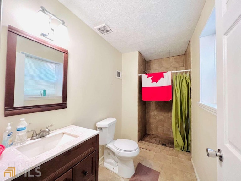 Photo 19 of 22 - 453 Rays Rd, Stone Mountain, GA 30083