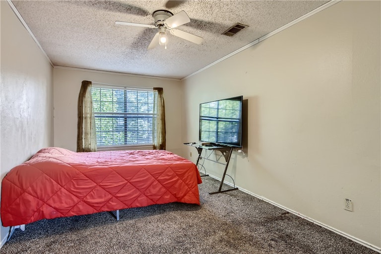 Photo 10 of 11 - 1417 E Logan St, Round Rock, TX 78664