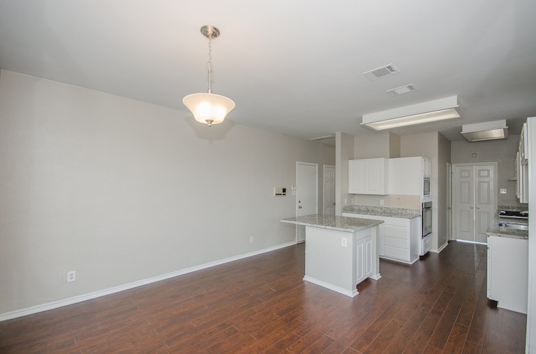 Photo 15 of 32 - 3922 Bach Blvd, Carrollton, TX 75007